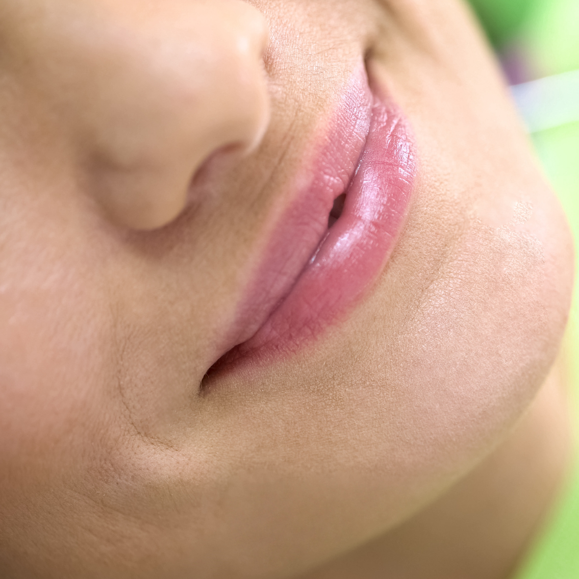 Foto ravvicinata di labbra di un volto femminile