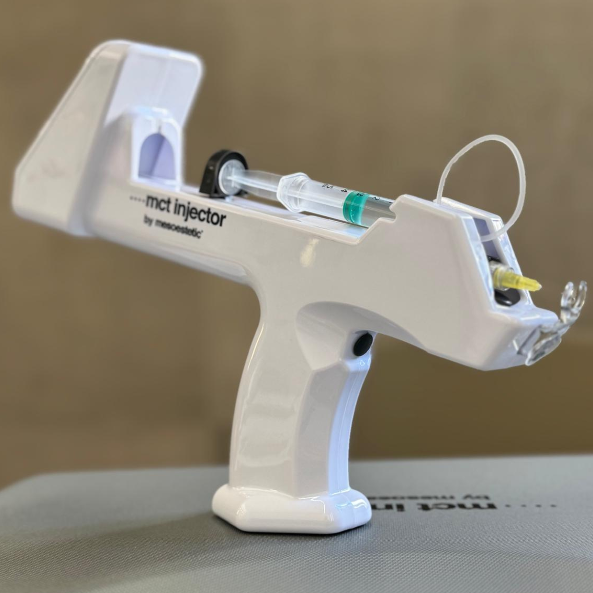 Foto della Mesogun utilizzata presso il centro estetico Aori Medical Beauty Clinic di Varese